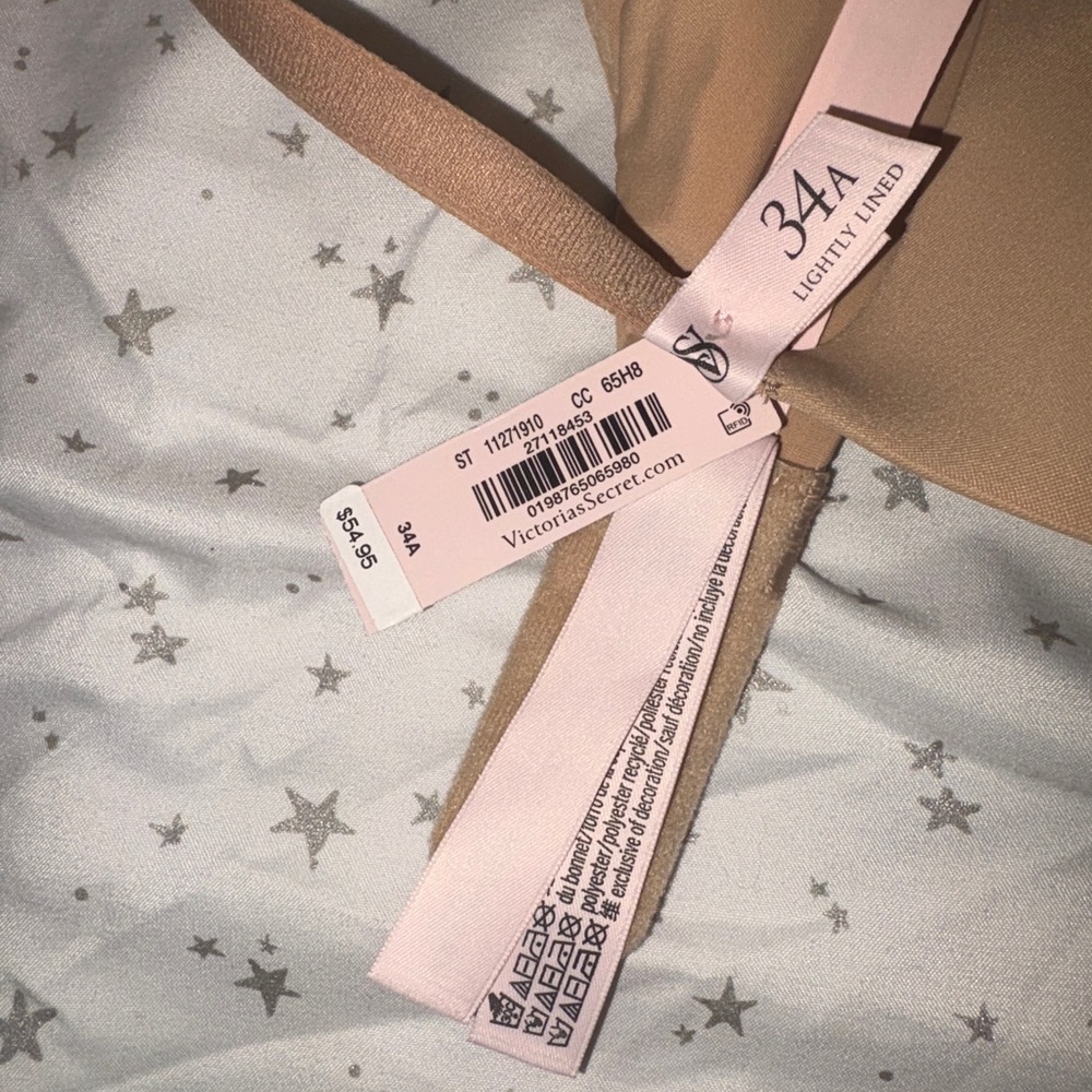 Victoria’s Secret - FlexFactor Lightly plunge Demi Bra - Picture 3 of 4